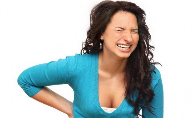 Dolore alla schiena riferito con osteocondrosi toracica